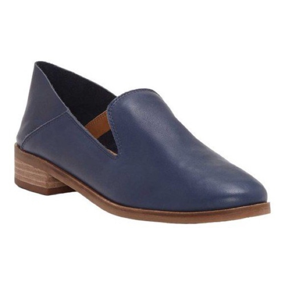 Never worn Size 8.5 navy flats. Lucky brand.